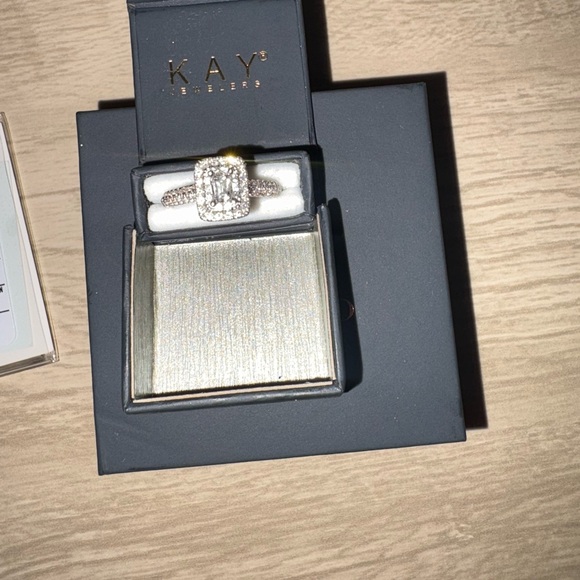 Kay Jewelers LEO Diamond ring - Picture 1 of 7